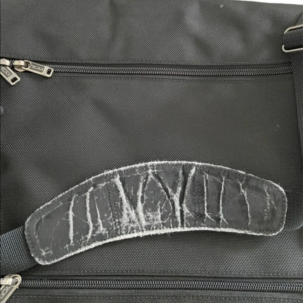 Tumi Alpha Black Messenger Laptop Work Travel Bag‎